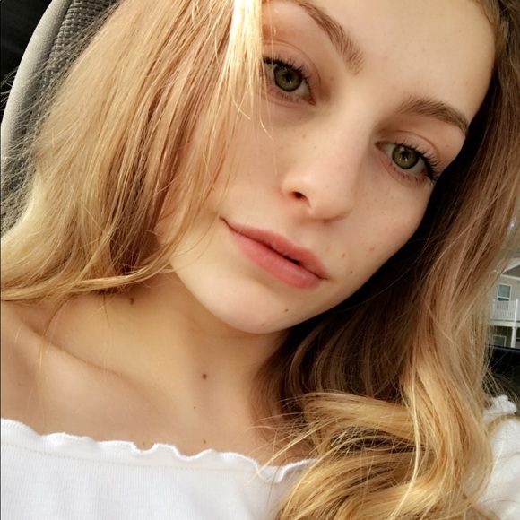 Meet your Posher, Olivia - Picture 1 of 1